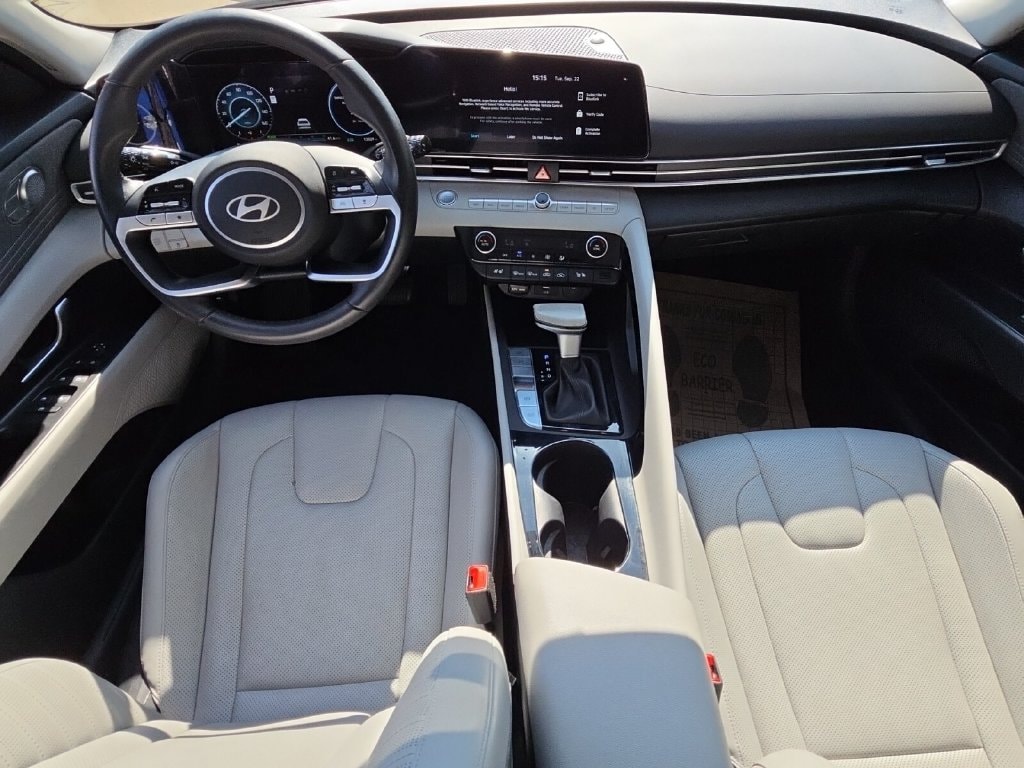2025 Hyundai Elantra Limited - Photo 13