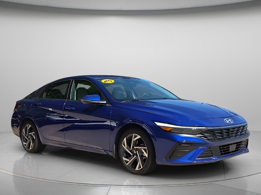 2025 Hyundai Elantra Limited - Photo 8