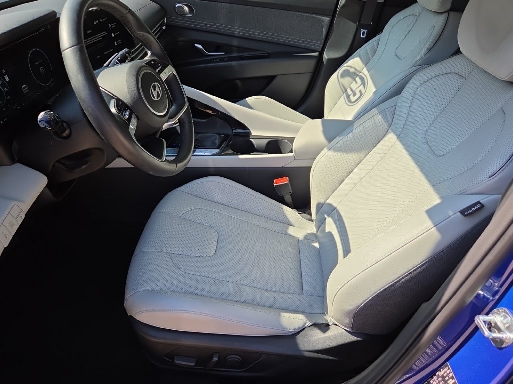 2025 Hyundai Elantra Limited - Photo 10