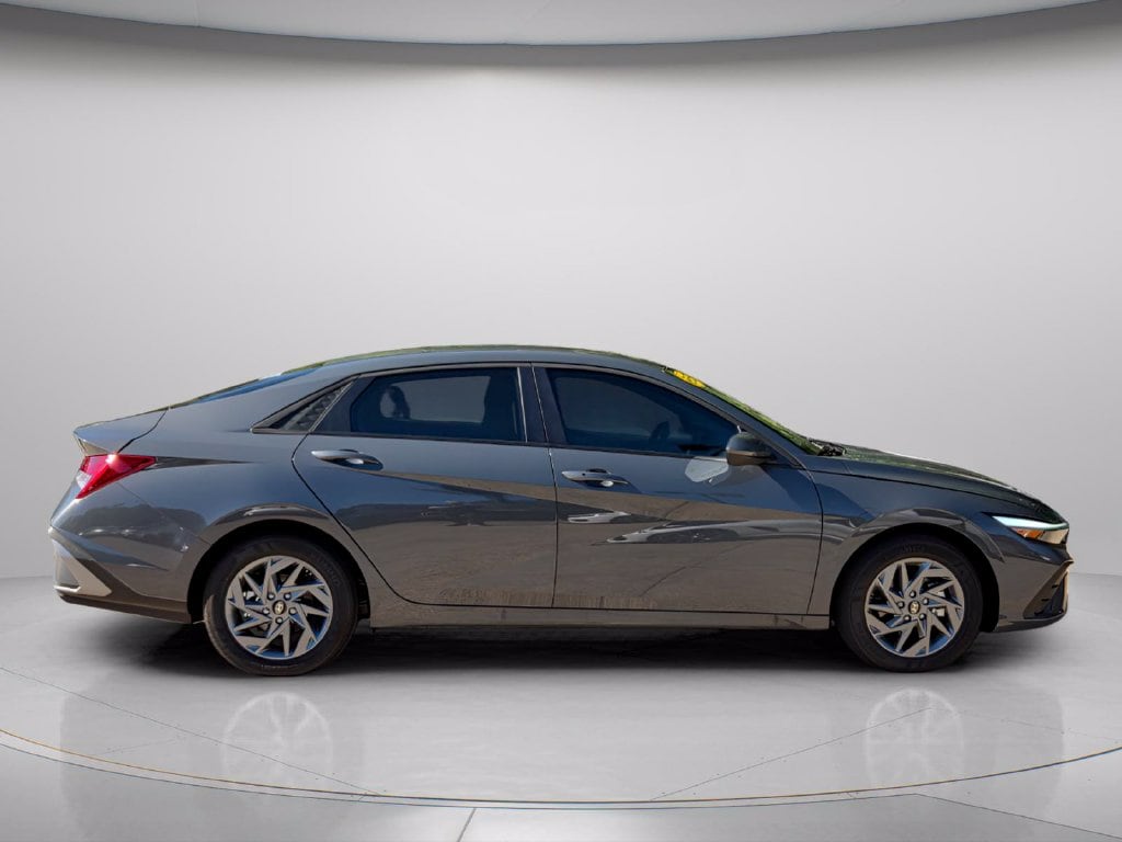 2026 Hyundai Elantra Blue - Photo 8