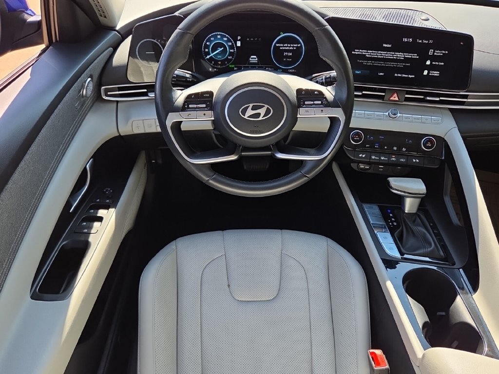 2025 Hyundai Elantra Limited - Photo 14