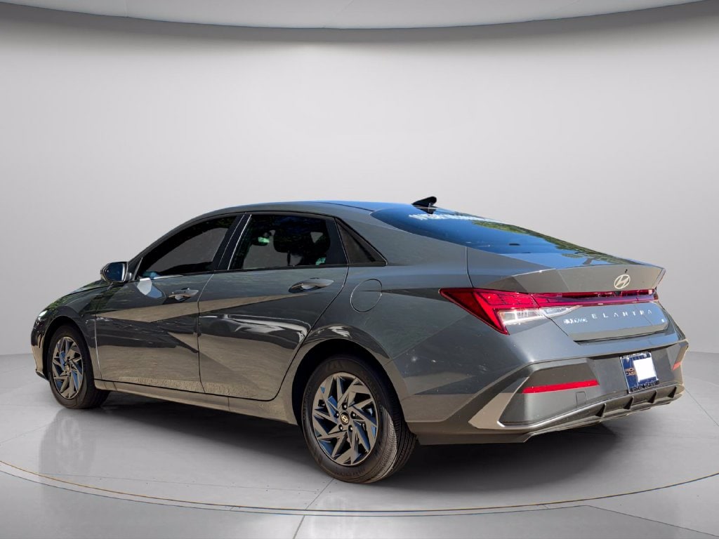 2026 Hyundai Elantra Blue - Photo 6