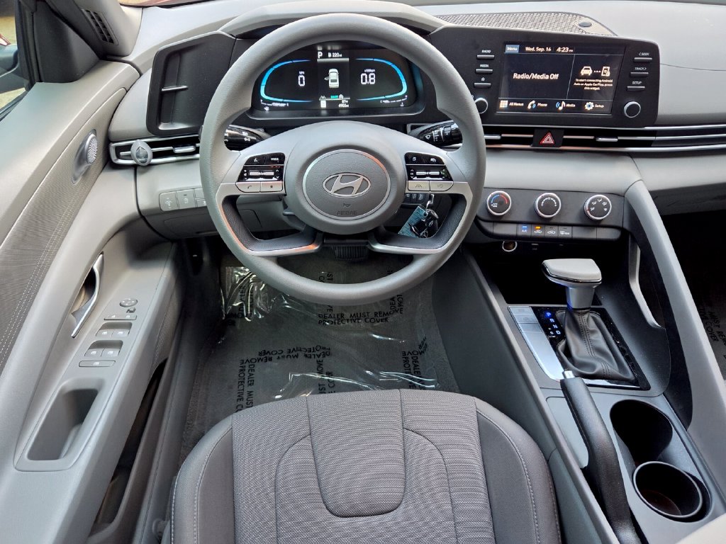 2026 Hyundai Elantra SE - Photo 9