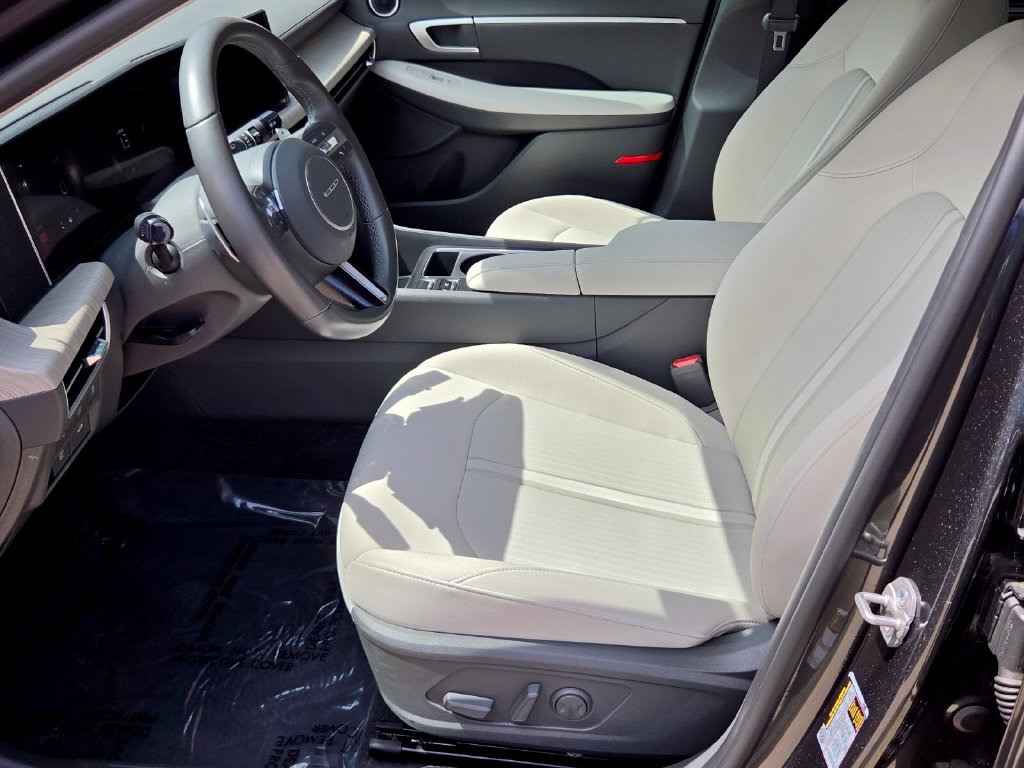 2025 Hyundai Sonata Hybrid SEL - Photo 11