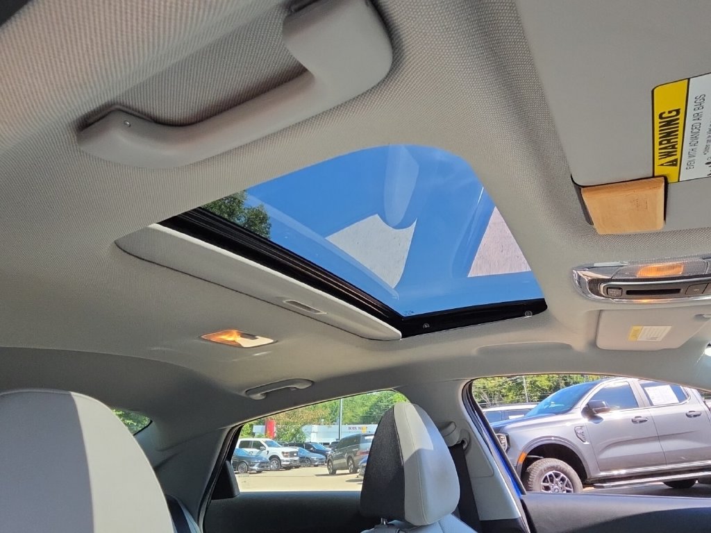 2025 Hyundai Elantra Limited - Photo 17
