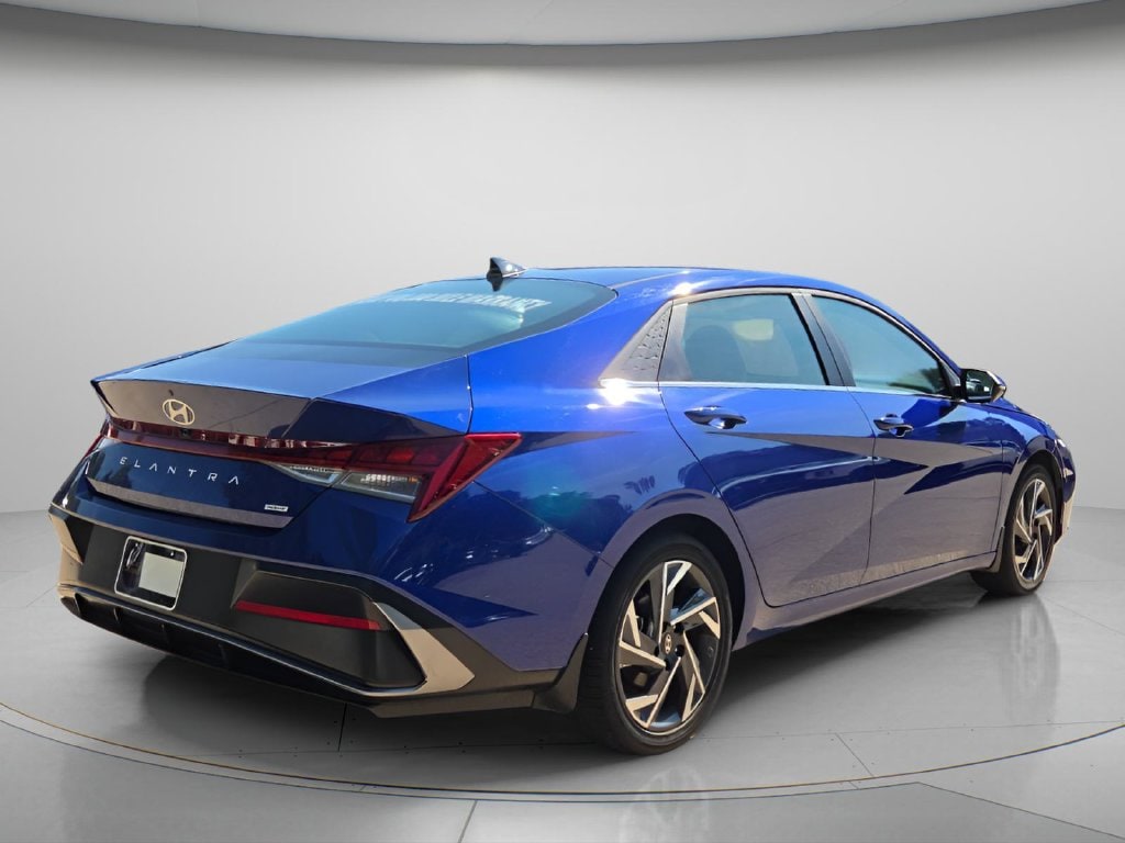 2025 Hyundai Elantra Limited - Photo 7