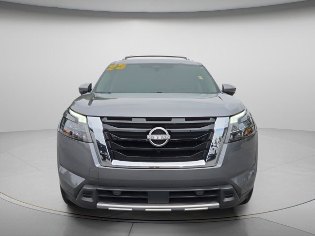 Used 2025 Nissan Pathfinder SL SUV