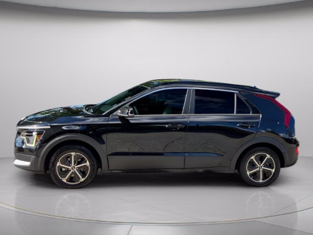 Used 2024 Kia Niro EX SUV