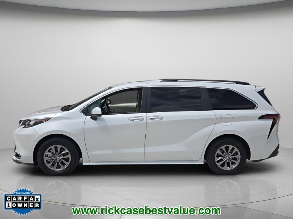 Used 2024 Toyota Sienna XLE Minivan/Van