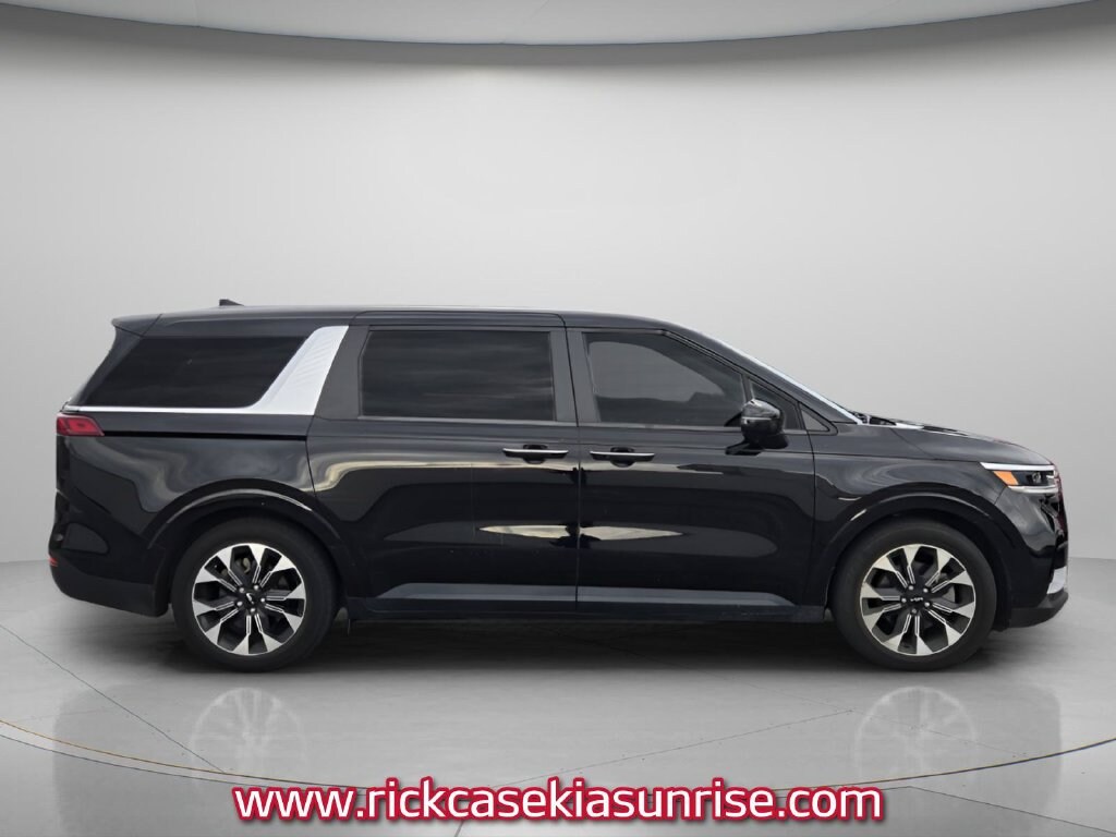 Used 2024 Kia Carnival EX Minivan/Van