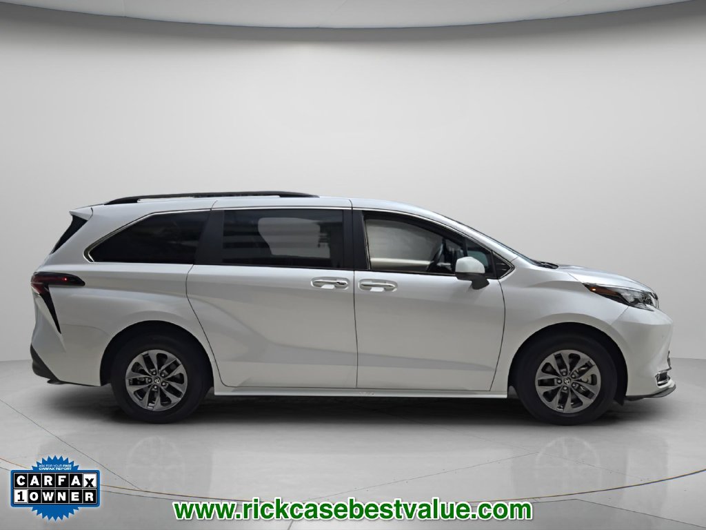 Used 2024 Toyota Sienna XLE Minivan/Van