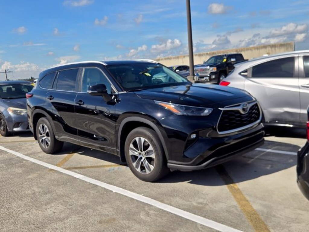 Used 2023 Toyota Highlander XLE SUV