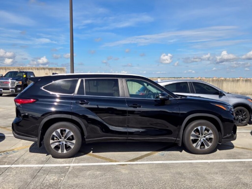 Used 2023 Toyota Highlander XLE SUV