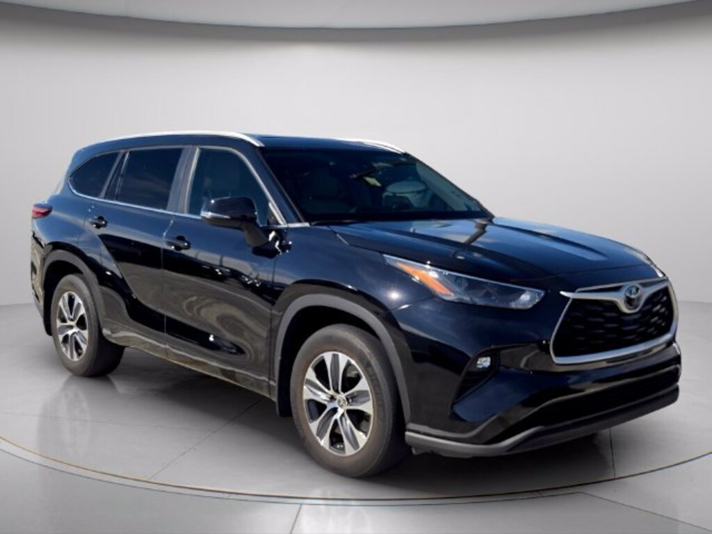 Used 2023 Toyota Highlander XLE SUV