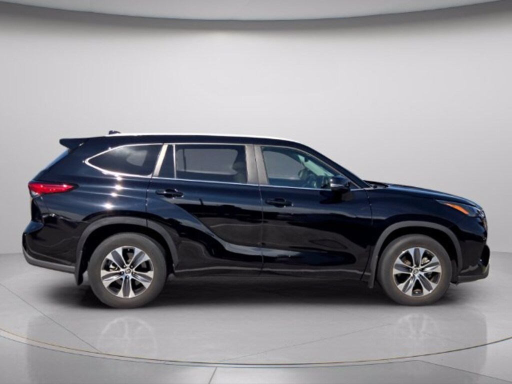 Used 2023 Toyota Highlander XLE SUV