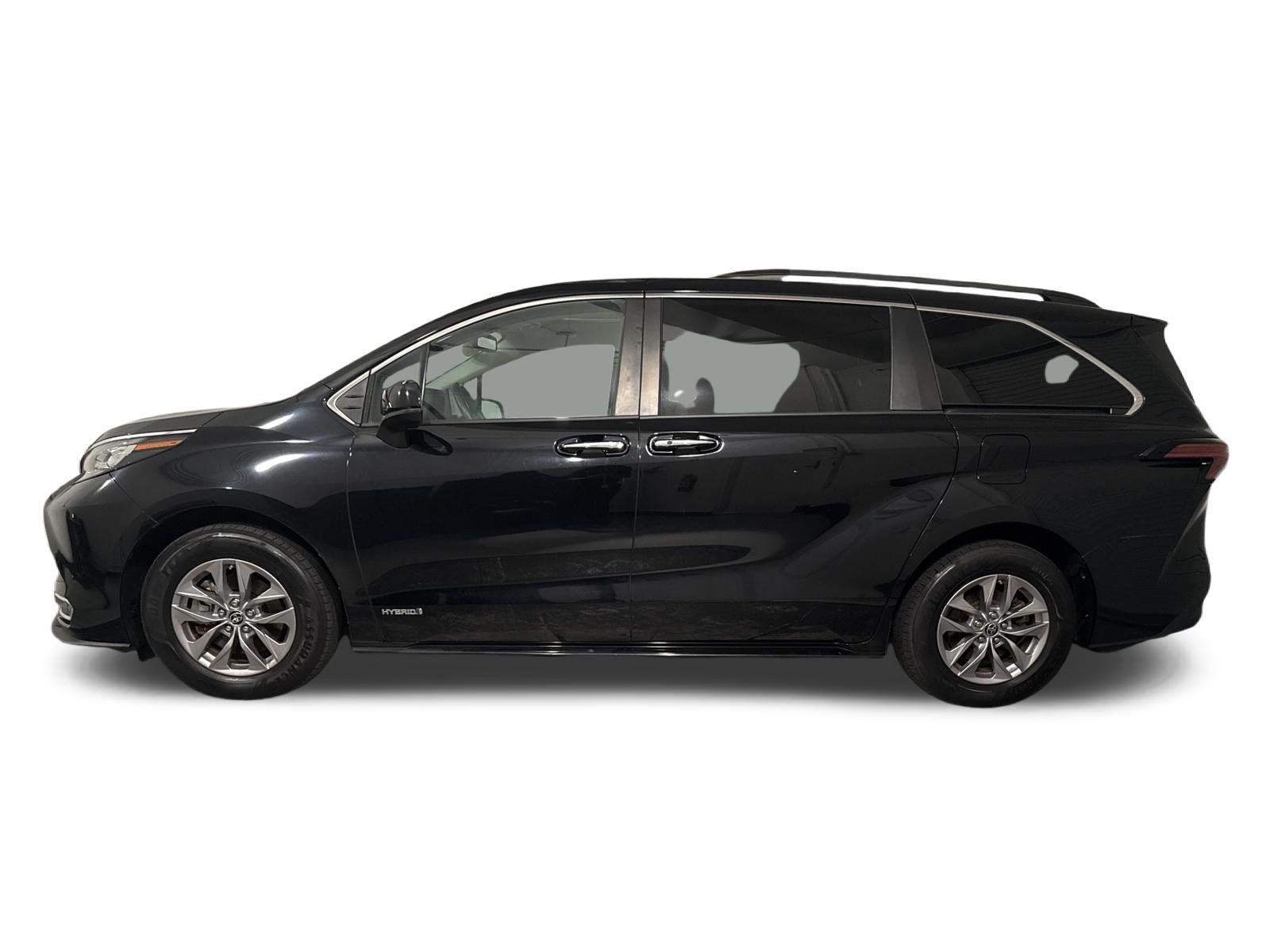 Used 2021 Toyota Sienna XLE Minivan