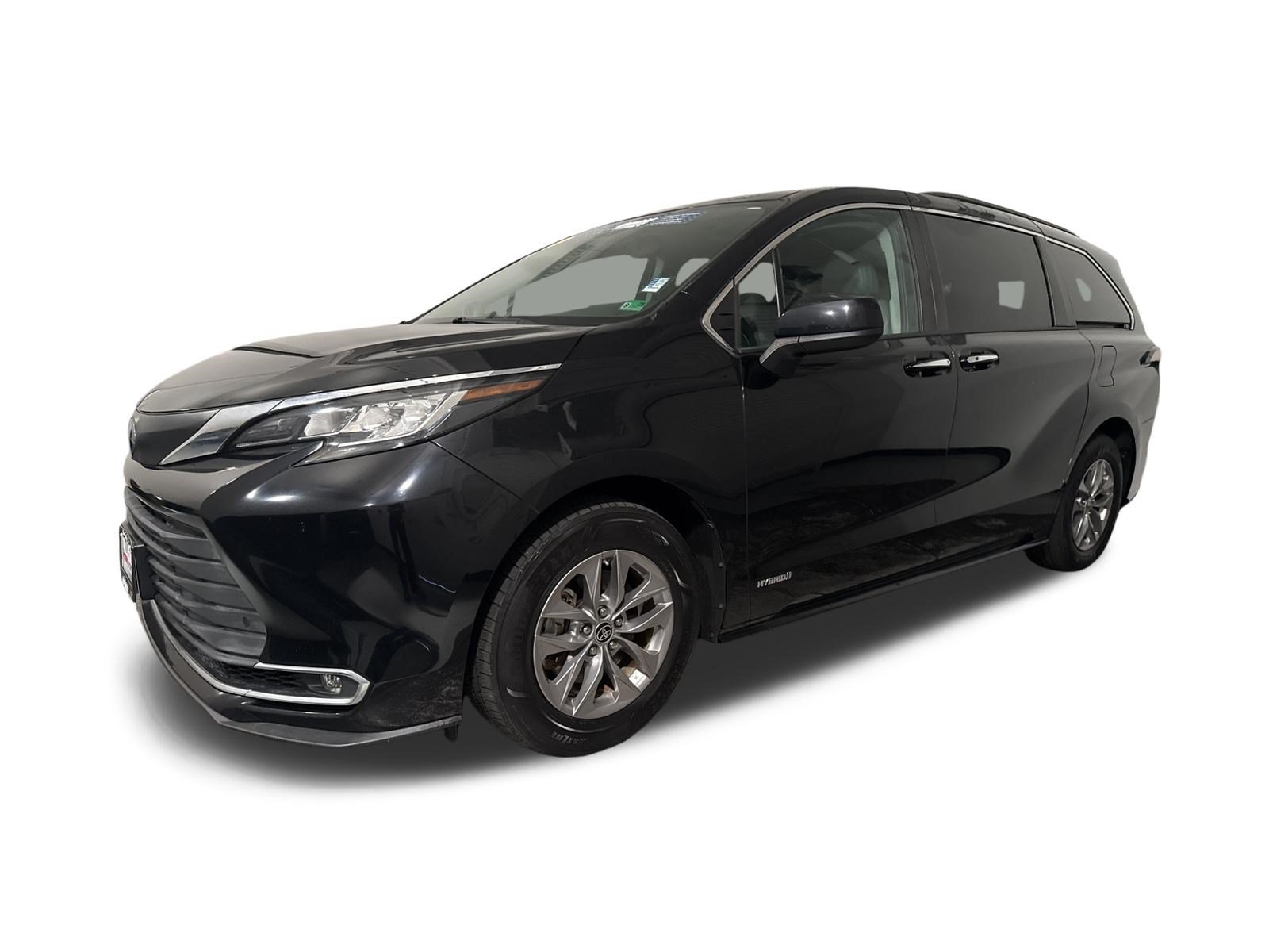 Used 2021 Toyota Sienna XLE Minivan