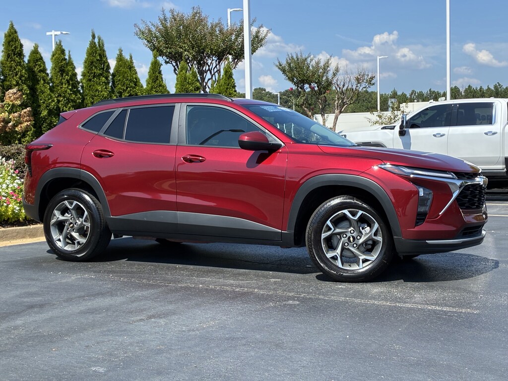 Used 2025 Chevrolet Trax LT SUV