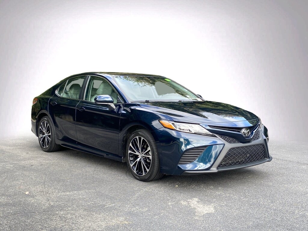 Used 2020 Toyota Camry SE Sedan