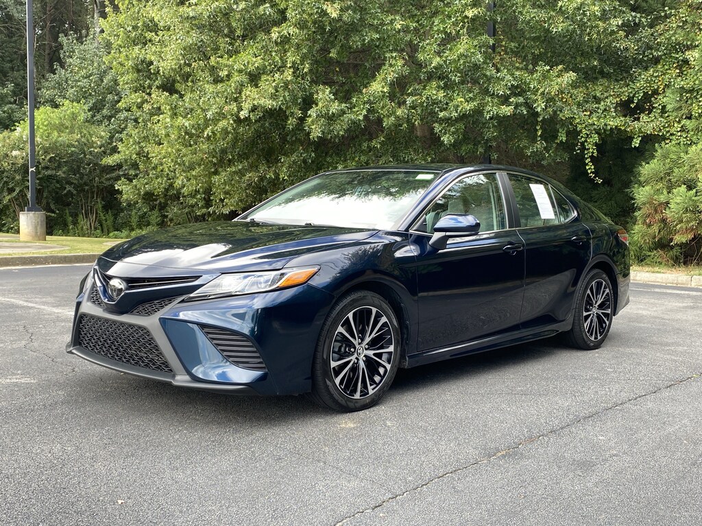 Used 2020 Toyota Camry SE Sedan