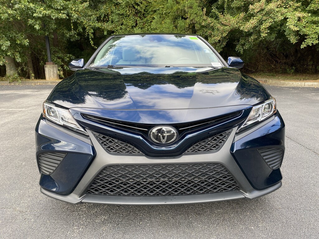 Used 2020 Toyota Camry SE Sedan