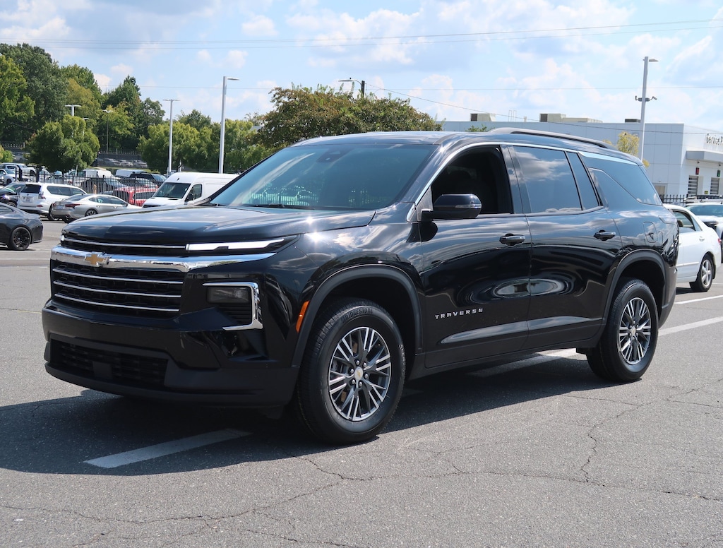 Used 2024 Chevrolet Traverse FWD LT SUV