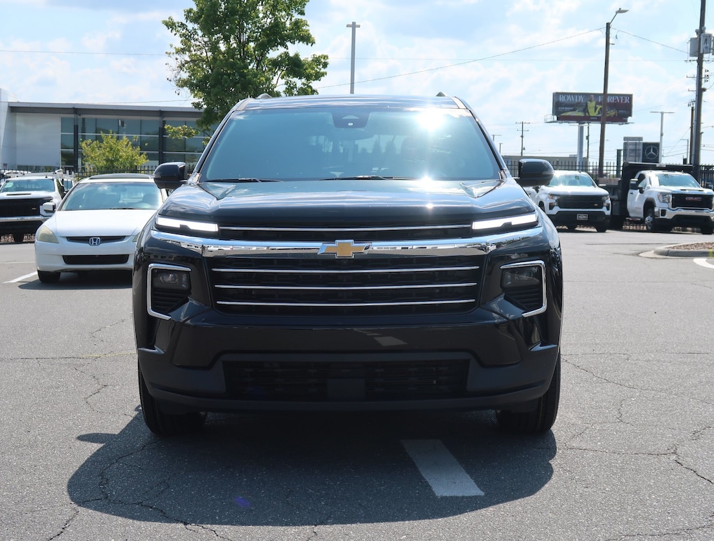 Used 2024 Chevrolet Traverse FWD LT SUV
