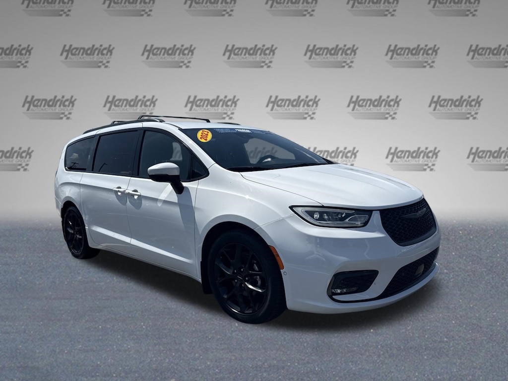 Used 2023 Chrysler Pacifica Touring L Minivan