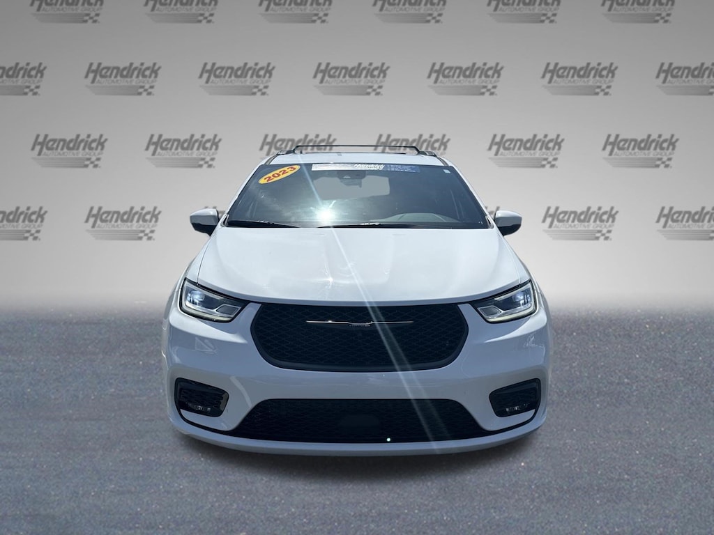 Used 2023 Chrysler Pacifica Touring L Minivan