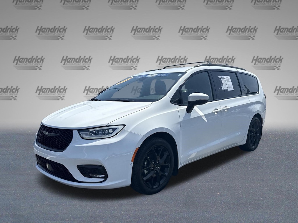 Used 2023 Chrysler Pacifica Touring L Minivan