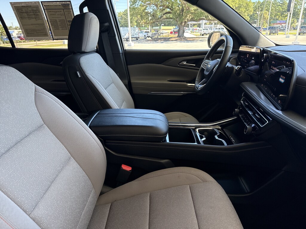 Used 2026 Chevrolet Traverse FWD LT SUV