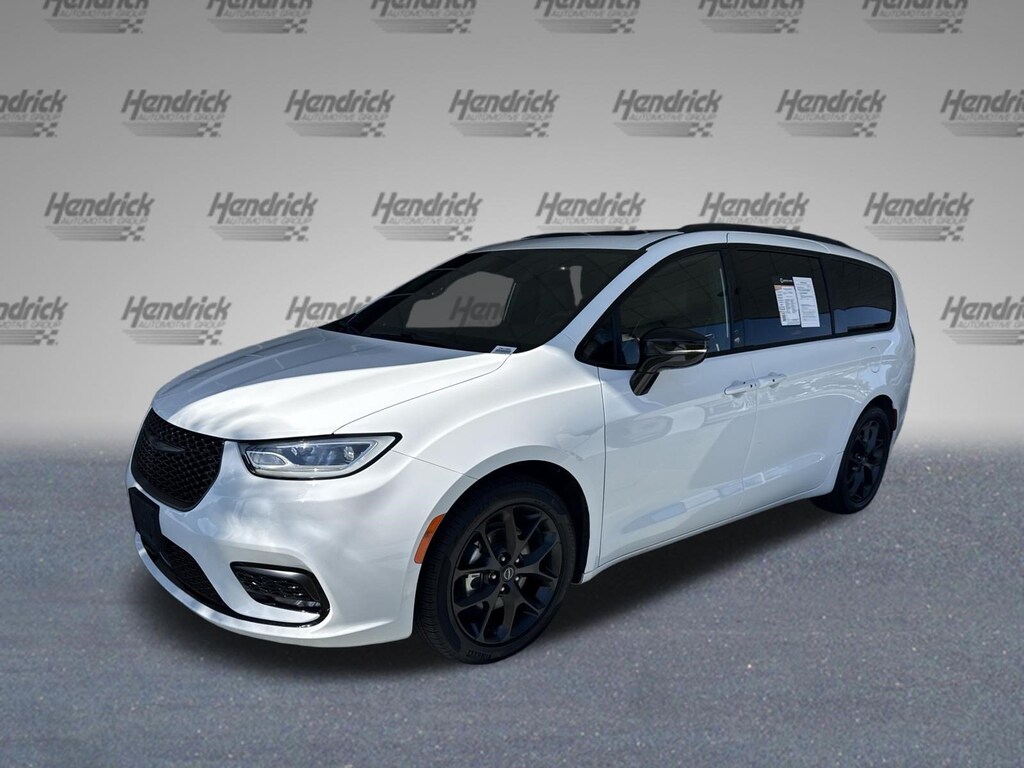 Used 2025 Chrysler Pacifica Limited Minivan