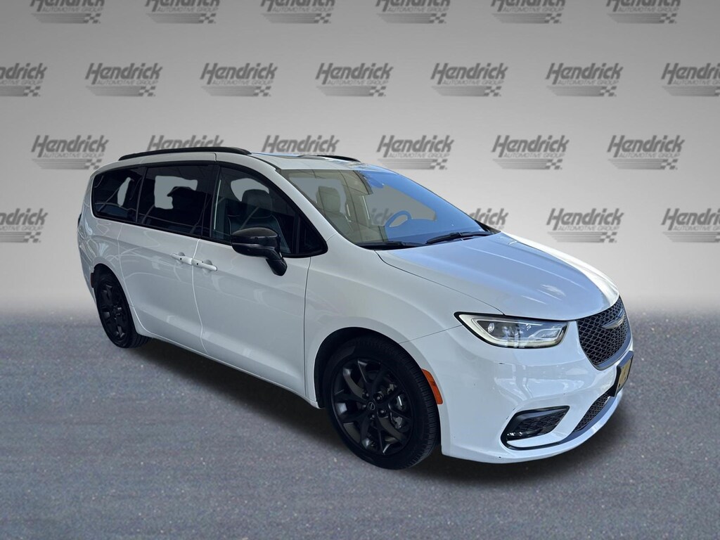 Used 2025 Chrysler Pacifica Limited Minivan