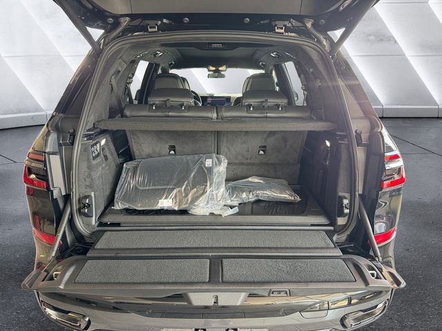 2027 BMW X7 40i - Photo 16