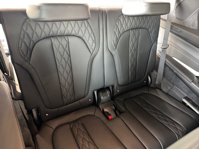 2027 BMW X7 40i - Photo 23