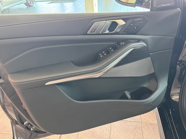 2027 BMW X7 40i - Photo 9