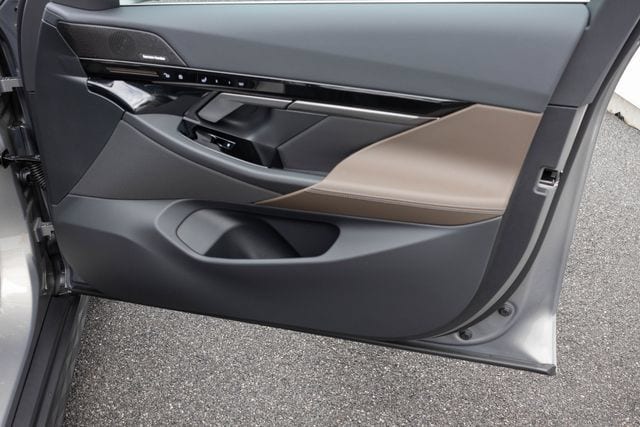 2026 BMW 5 Series 530i - Photo 20