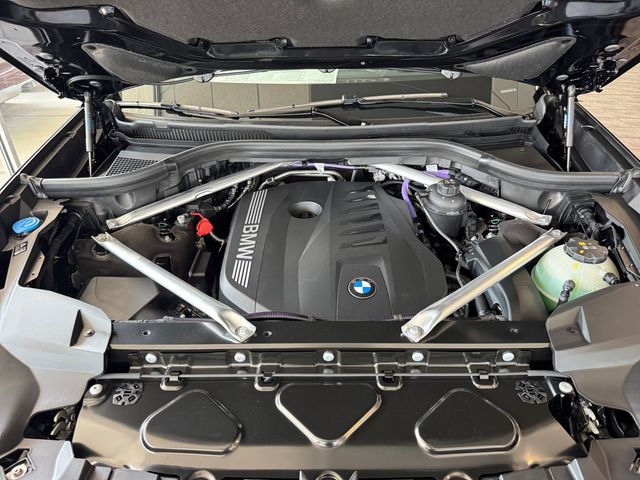 2027 BMW X7 40i - Photo 17