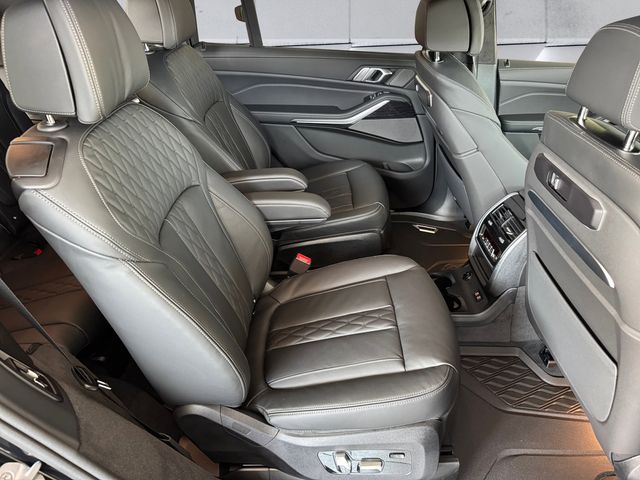 2027 BMW X7 40i - Photo 15