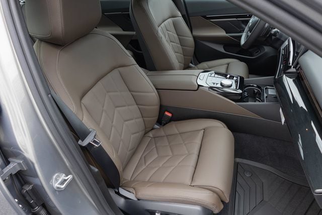 2026 BMW 5 Series 530i - Photo 21