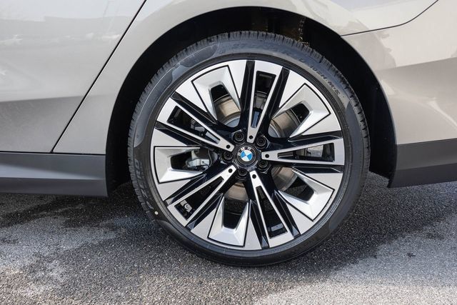 2026 BMW 5 Series 530i - Photo 6