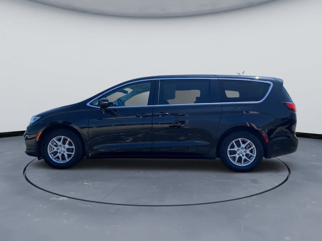 Used 2024 Chrysler Pacifica Touring L FWD