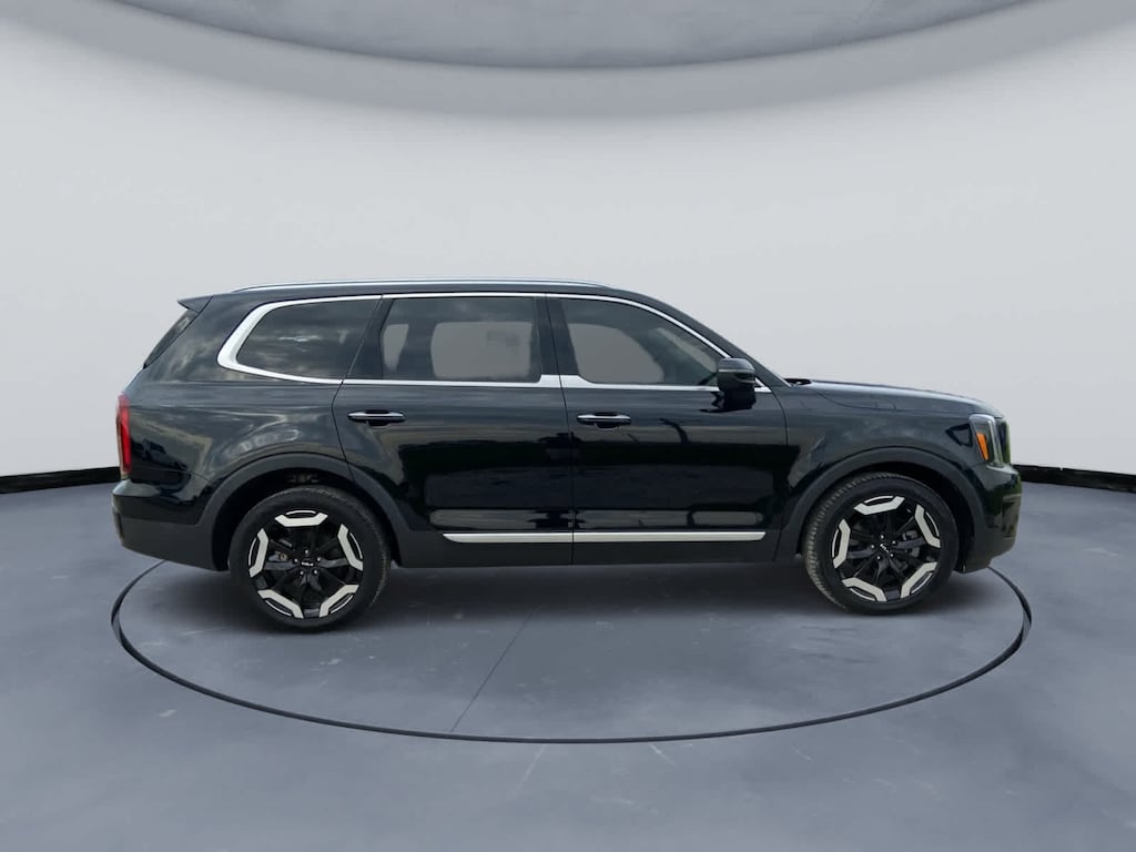 Used 2024 Kia Telluride S FWD