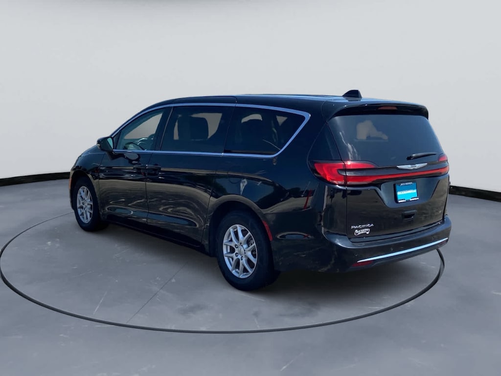 Used 2024 Chrysler Pacifica Touring L FWD