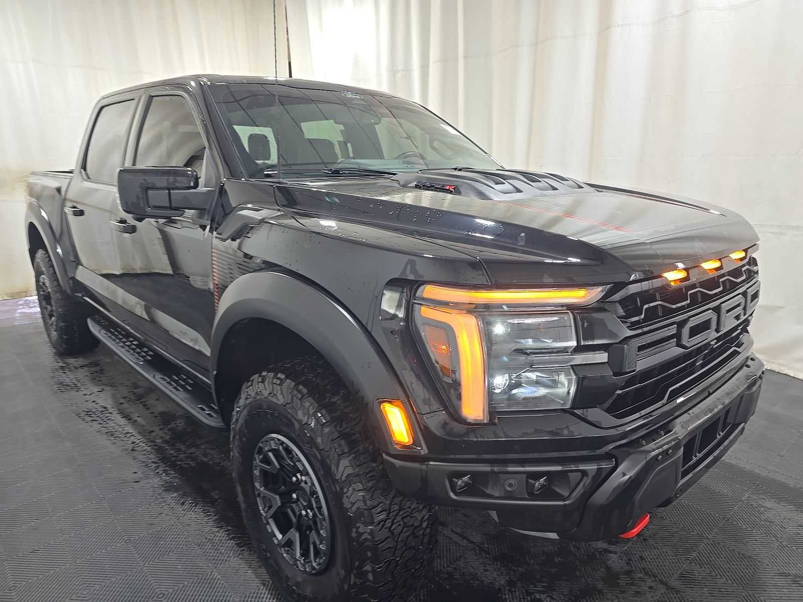 Used 2025 Ford F-150 Raptor 4WD Supercrew 5.5 Box 4WD SuperCrew 5.5 Box
