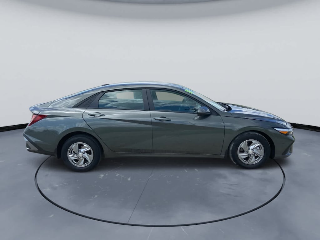 Used 2026 Hyundai Elantra SE Sedan