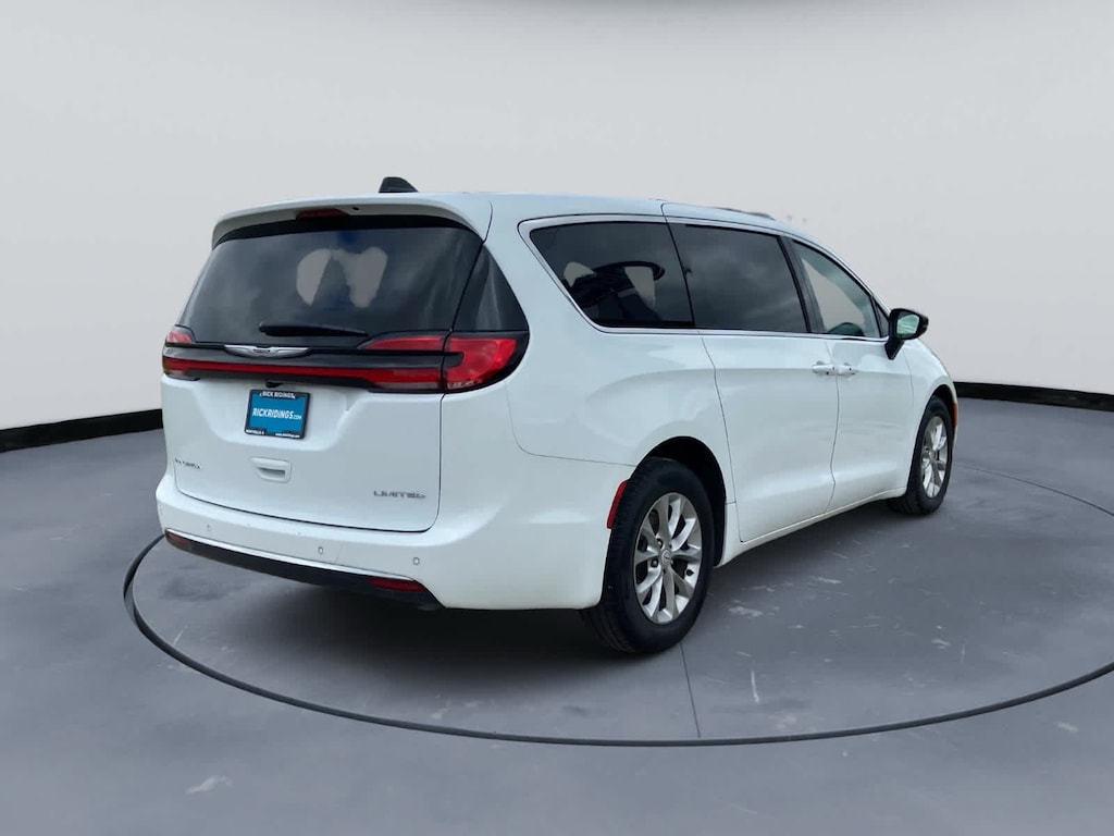 Used 2026 Chrysler Pacifica Limited Van Passenger Van