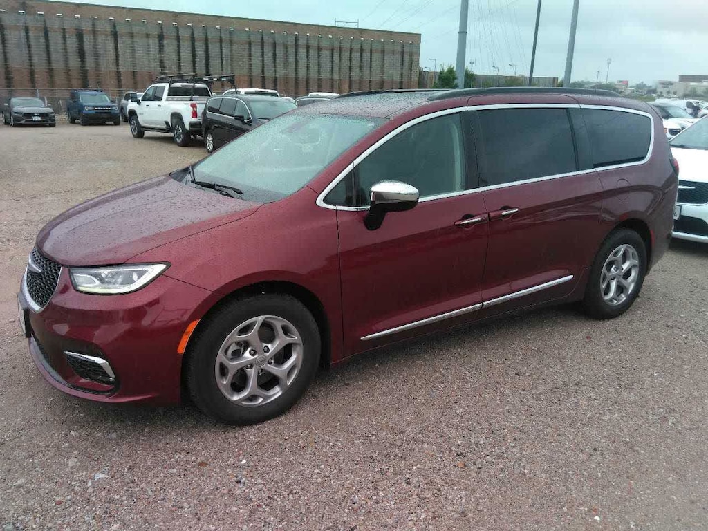 Used 2023 Chrysler Pacifica Limited Van Passenger Van