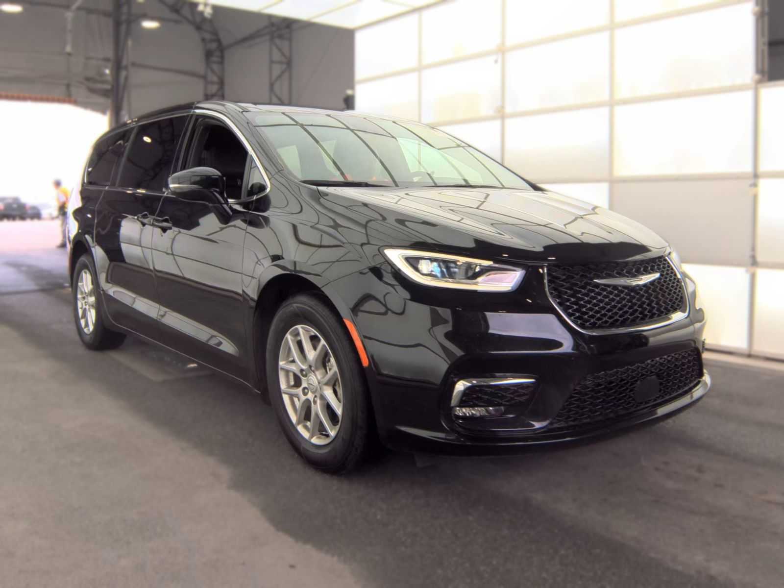 Used 2026 Chrysler Pacifica Select Van Passenger Van