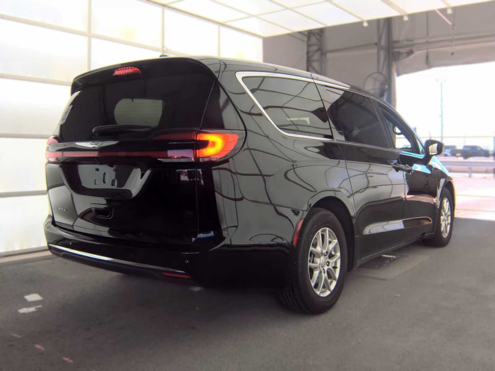 Used 2026 Chrysler Pacifica Select Van Passenger Van